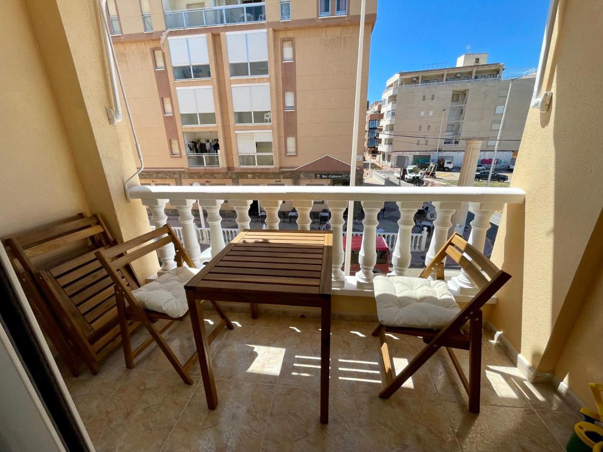 El Papagayo Apartment 2 Mins Walking To The Beach Torrevieja Exterior foto